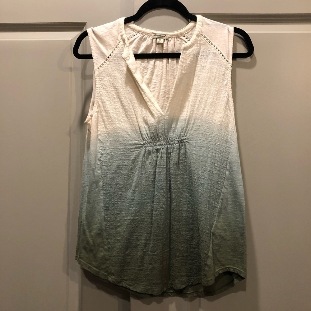 🍀 EUC Lucky Brand Beige/Green Top 🍀